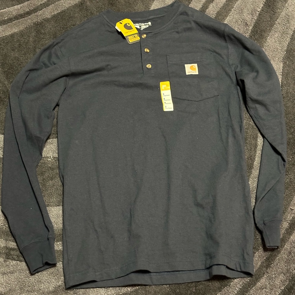 SOLD!!! NEW WITH TAGS Men’s Carhartt Small Loose Fitting Three Button